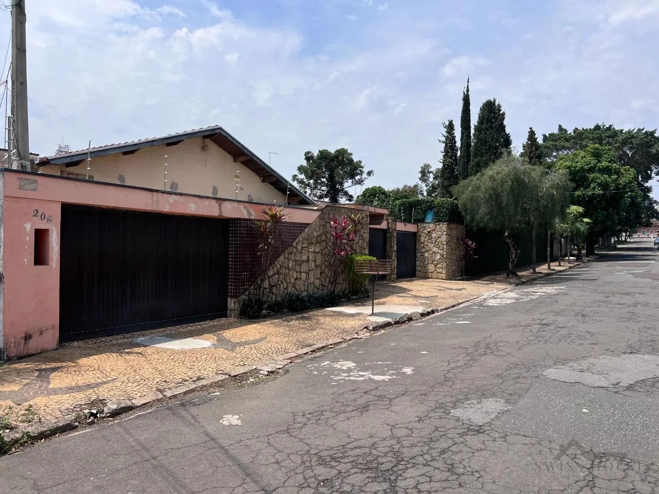 Casa Comercial a venda e para alugar no Jardim Eulina em Campinas/SP.