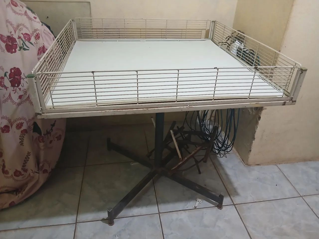 Vendo arara e cesto de roupas - Foto 2