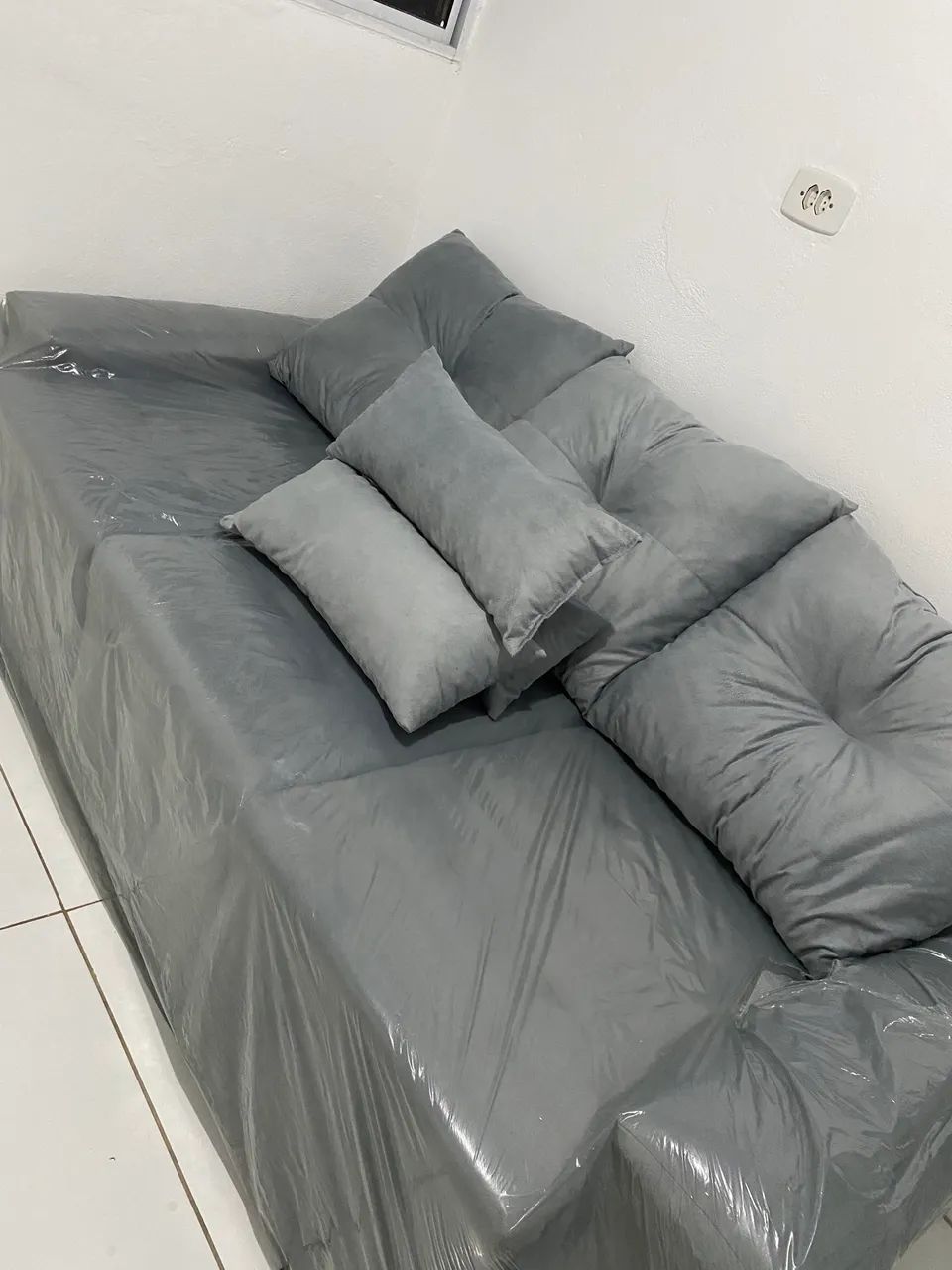 Sofá retrátil cinza novo  - Foto 4