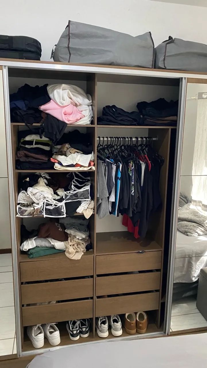 Guarda roupa Casal porta de correr com espelho - Foto 4
