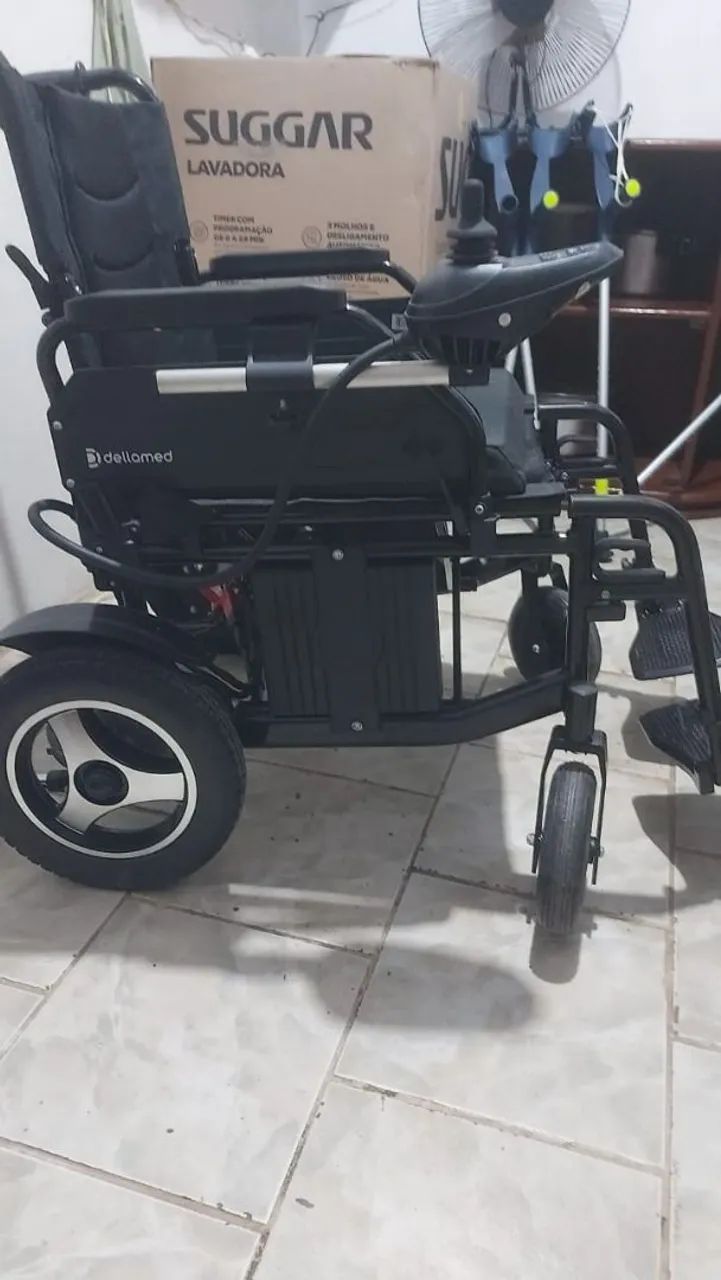 Cadeira de Roda e Muletas - Foto 3