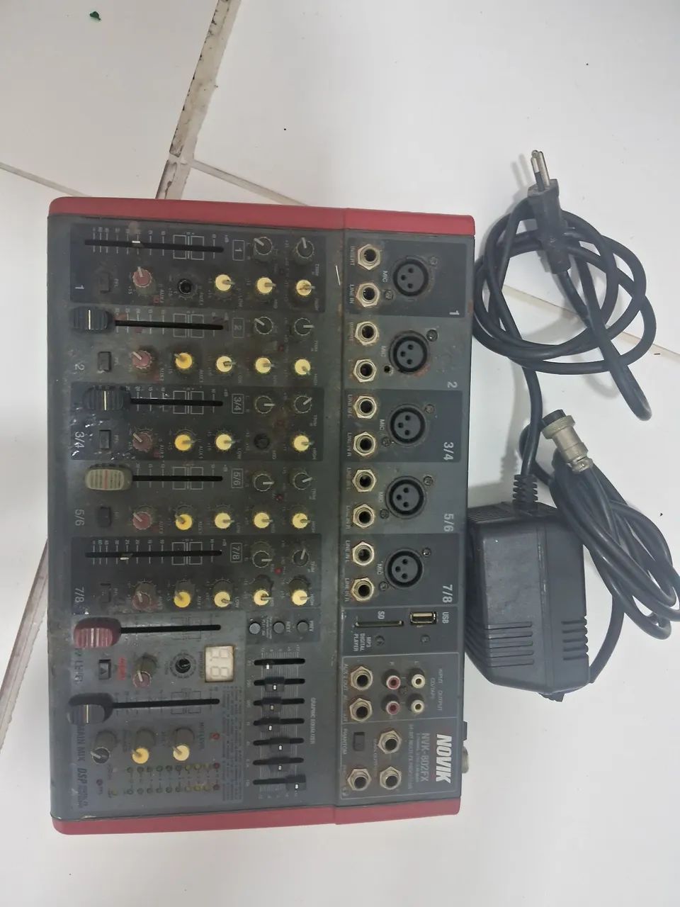 MESA DE SOM NOVIK 802FX usada