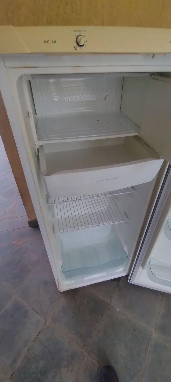 Geladeira Eletrolux RE26 240litros - Foto 6