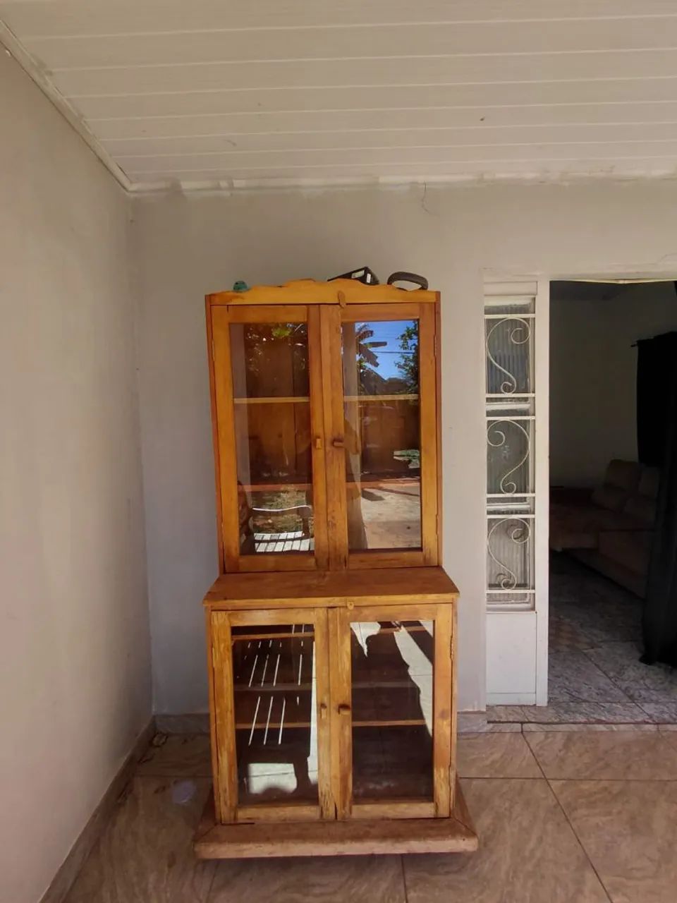 Vende-se  Armário e Banco de Madeira Maciça  - Foto 4