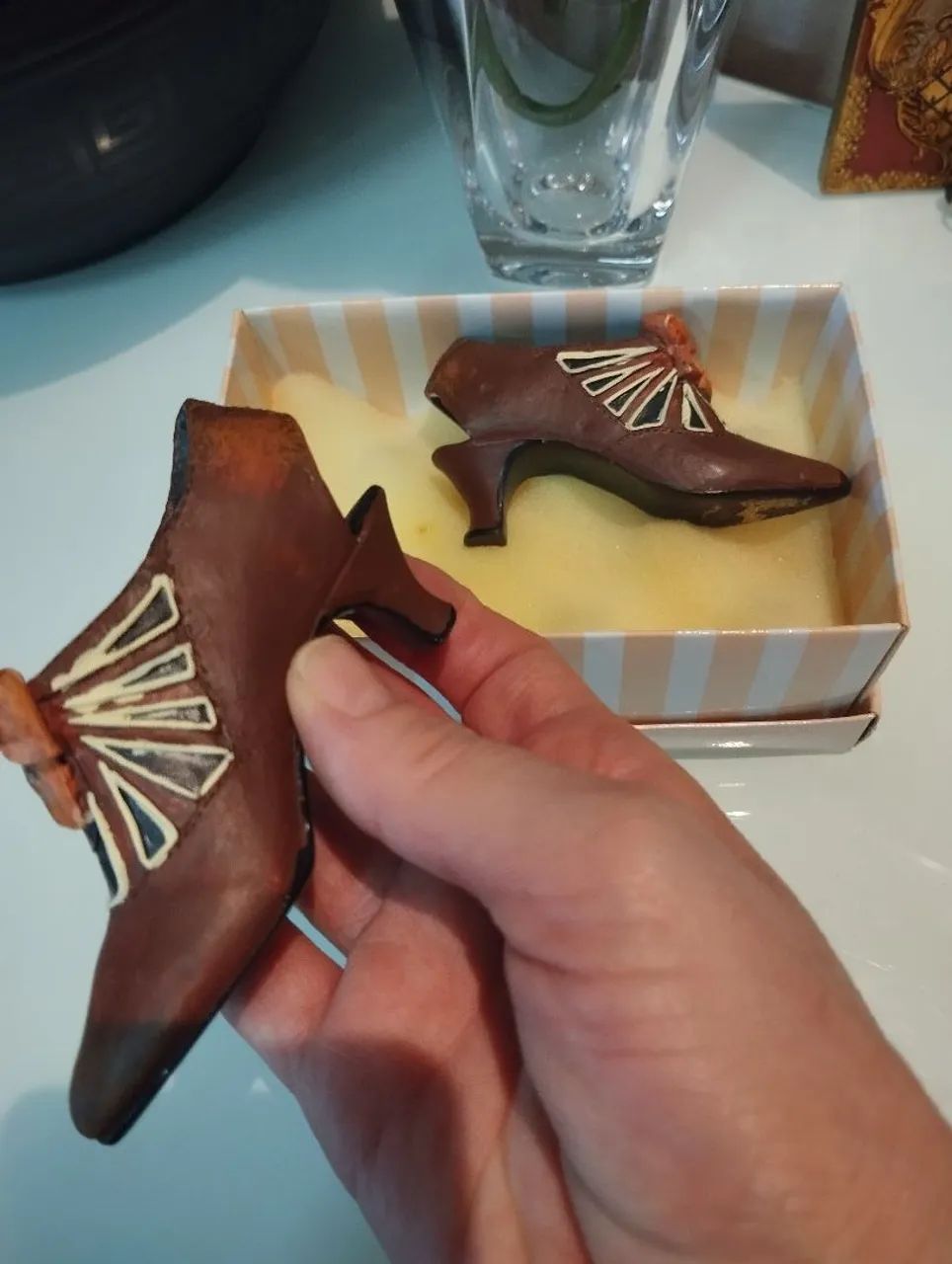 Sapatinhos e bolsinhas em miniatura colecionáveis  - Foto 5