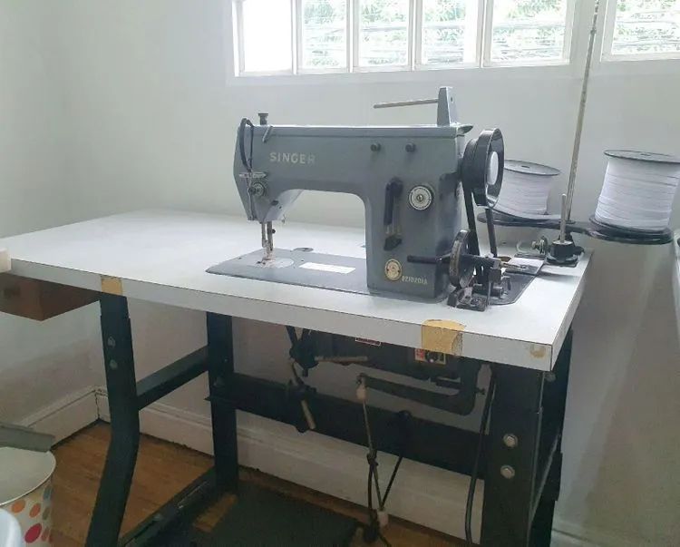 Máquina zigzag bordadeira Singer