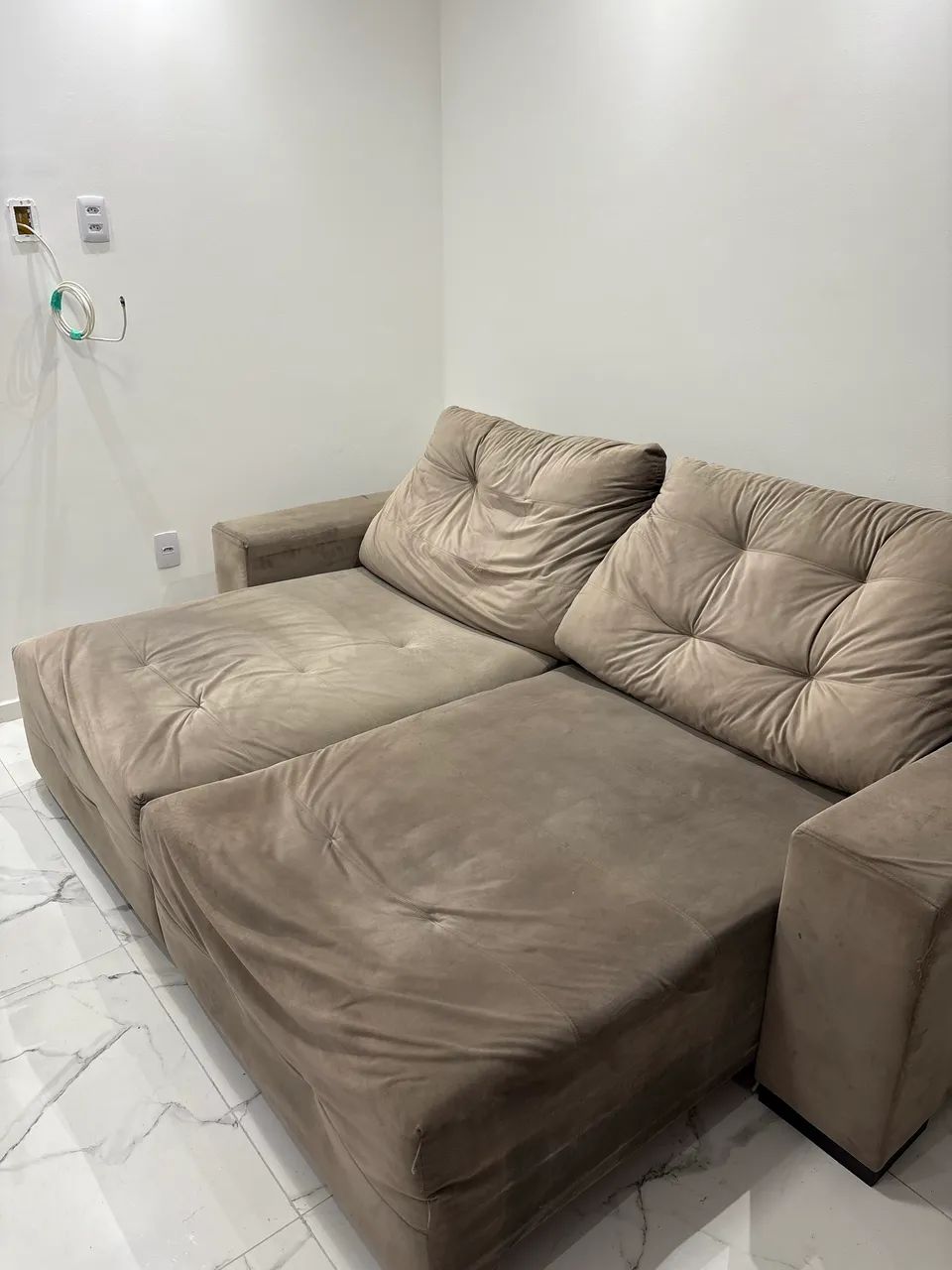 SOFÁ retrátil e reclinável em suede  - Foto 2
