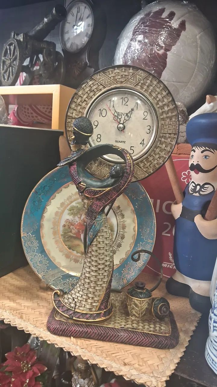 relógio de mesa italiano Santini com formato de mulher africana, 29 cm