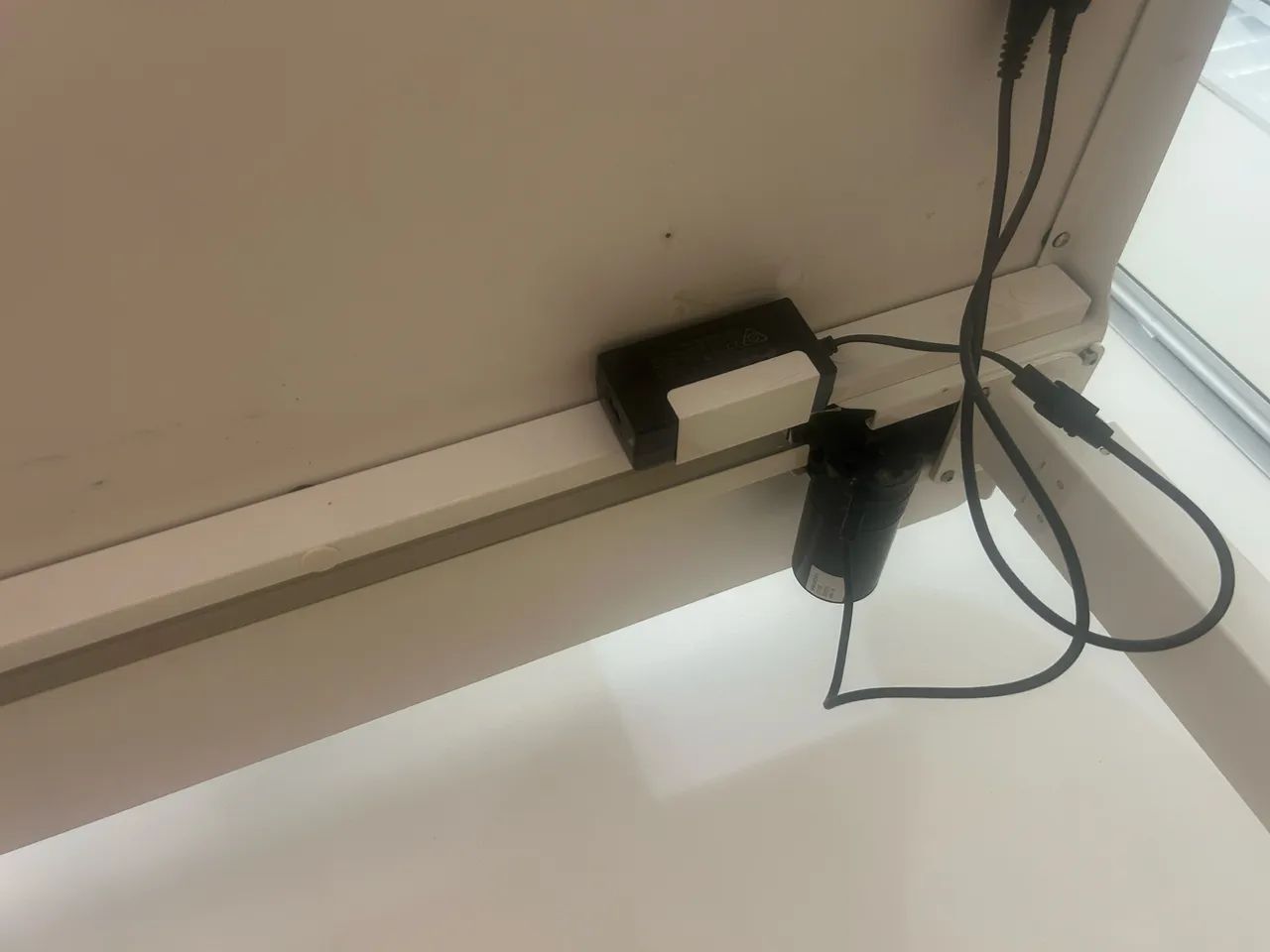 VENDER HOJE - Mesa Elétrica Regulável de Escritório - Branca | 3 Office - Foto 4