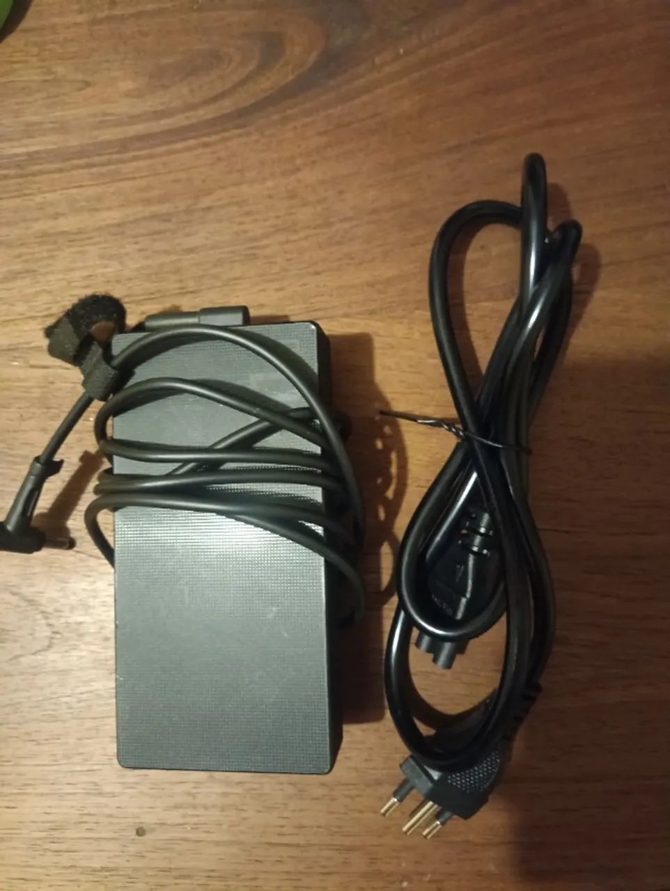 Fonte Notebook Asus 20V 7.5A 150W (com defeito, liga e depois de um tempo desliga)
