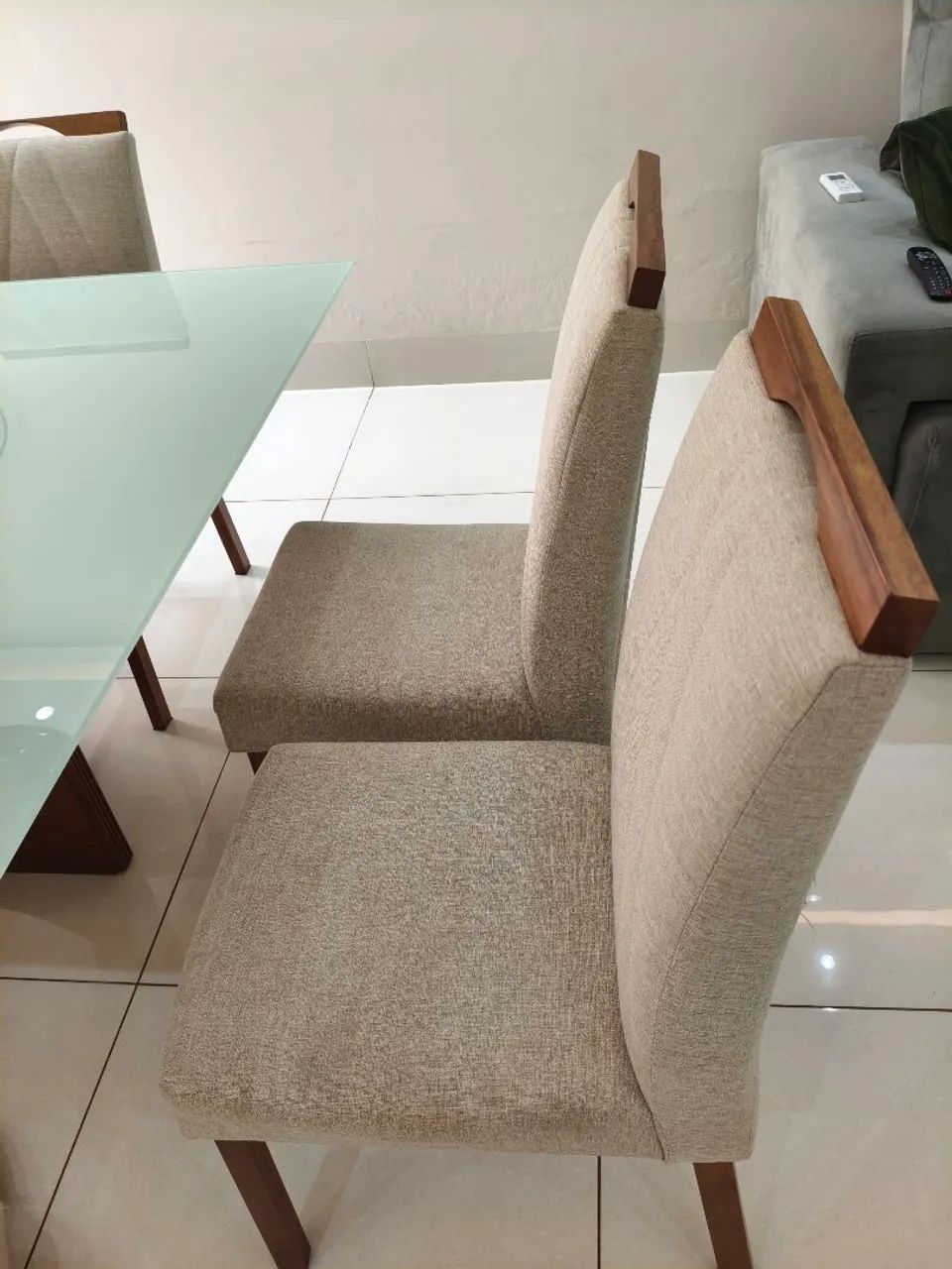 Mesa de jantar com seis cadeiras - Foto 2