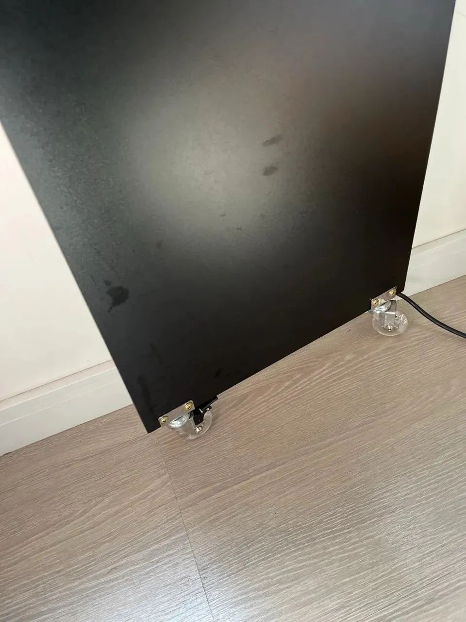 Mesa para manicure com gaveta, tomadas e rodinhas - Foto 2