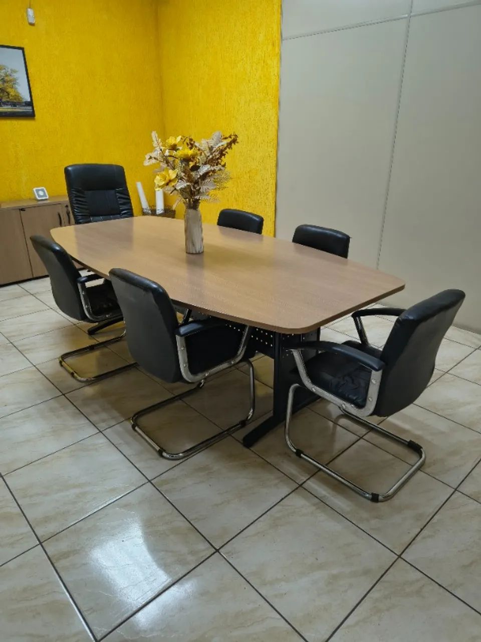 Mesa de Reunião com 6 Cadeiras