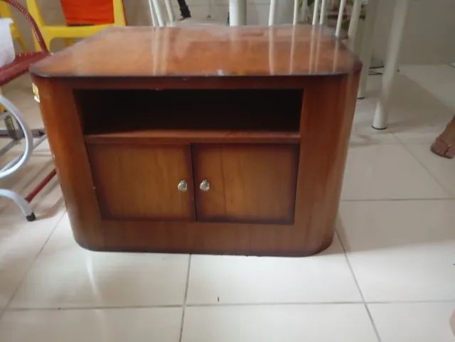 Mesa de centro de madeira com portas e nicho - Foto 2
