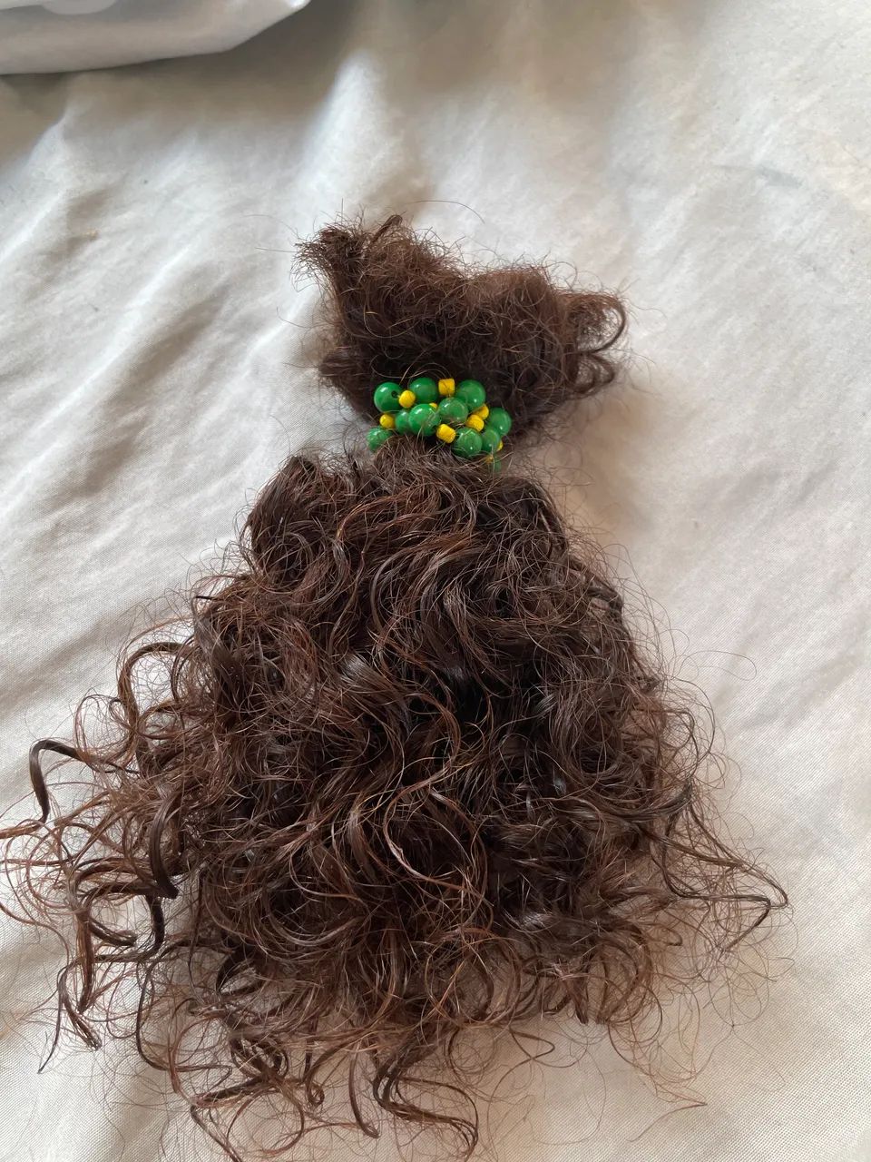 Cabelo castanho escuro/VIRGEM