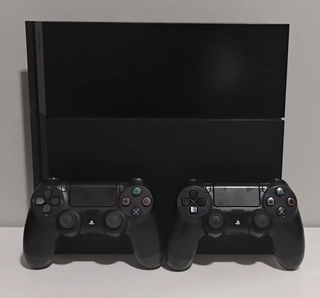 PS4 com 2 CONTROLES excelentes! - Foto 2