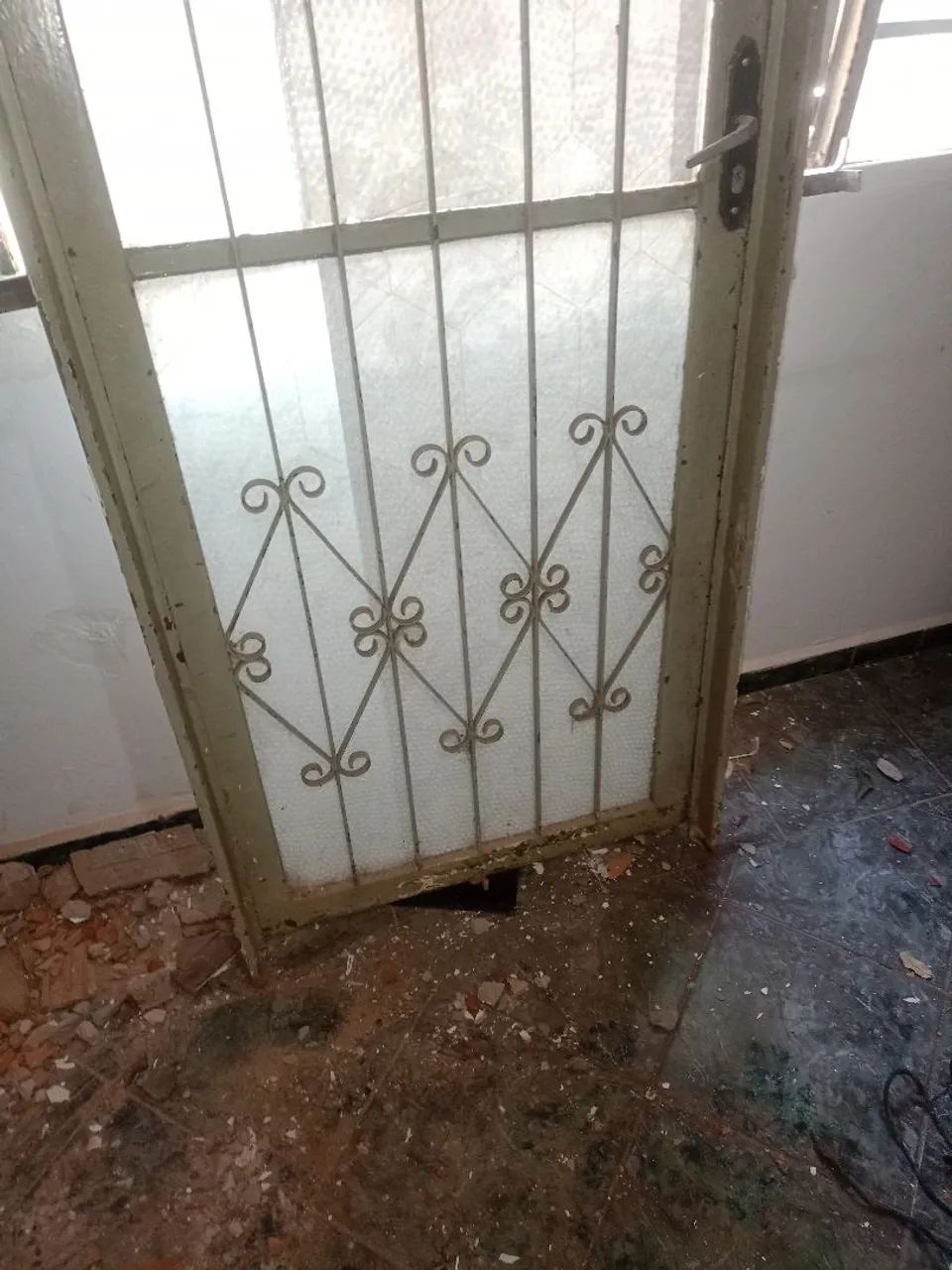 Porta de ferro e vidro - Foto 4
