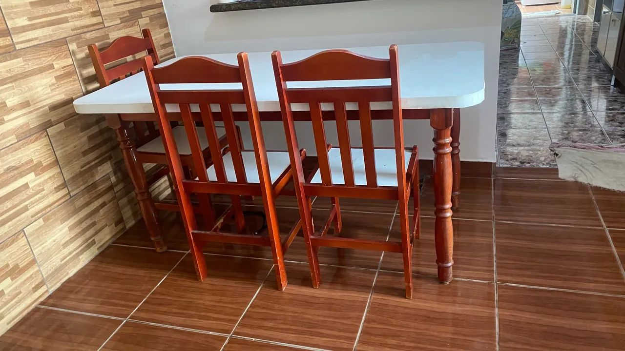 Mesa com três cadeiras - Foto 2