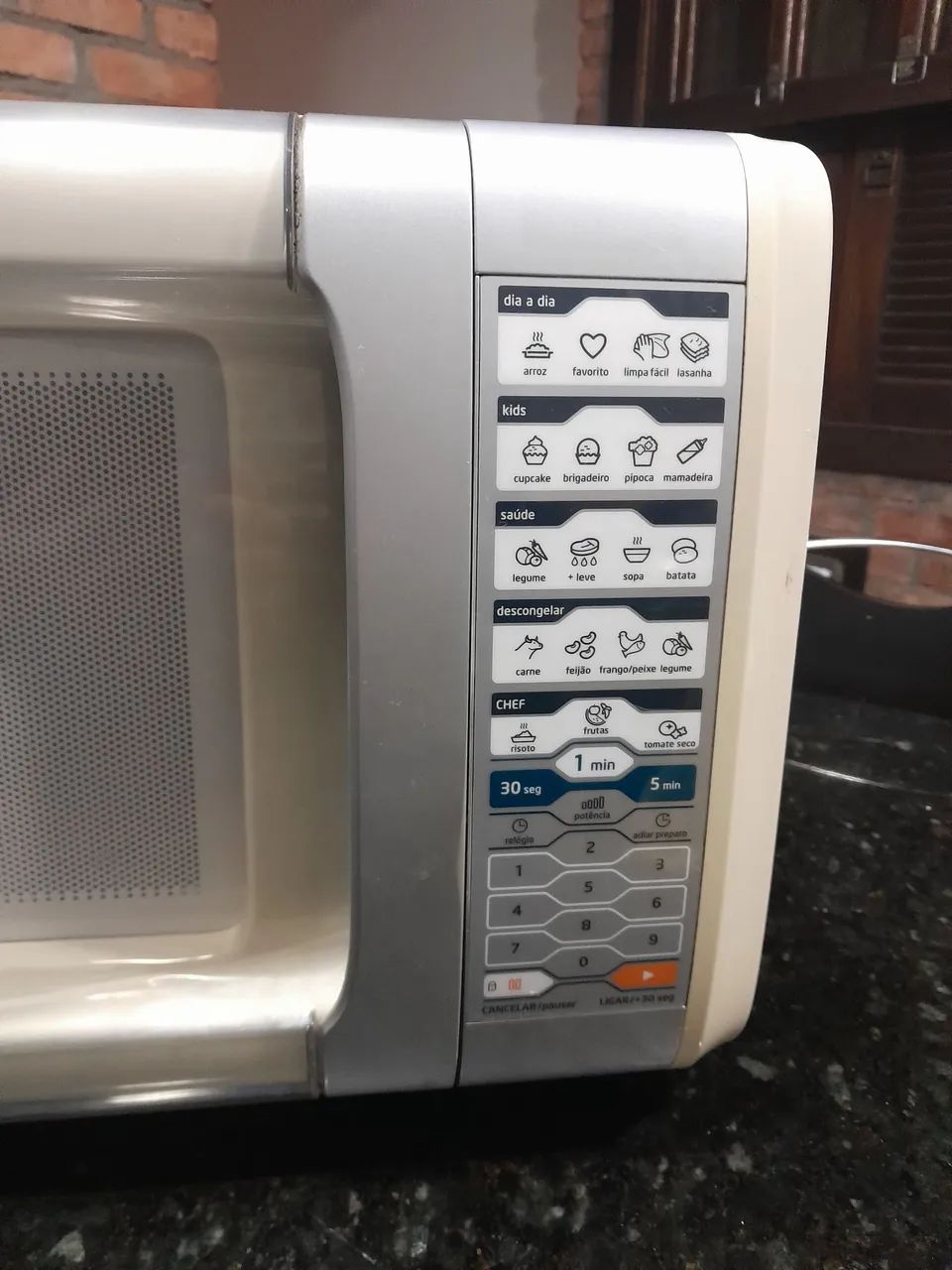 Microondas da marca Midea 34 litros bem novinho  - Foto 4