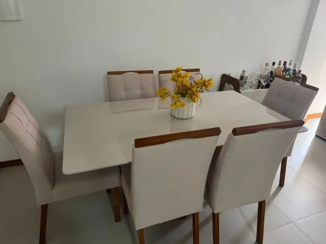 Mesa de jantar retangular com 6 cadeiras