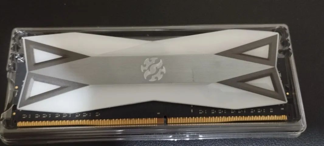 Memoria DDR4 XPG Spectrix D60G 8GB