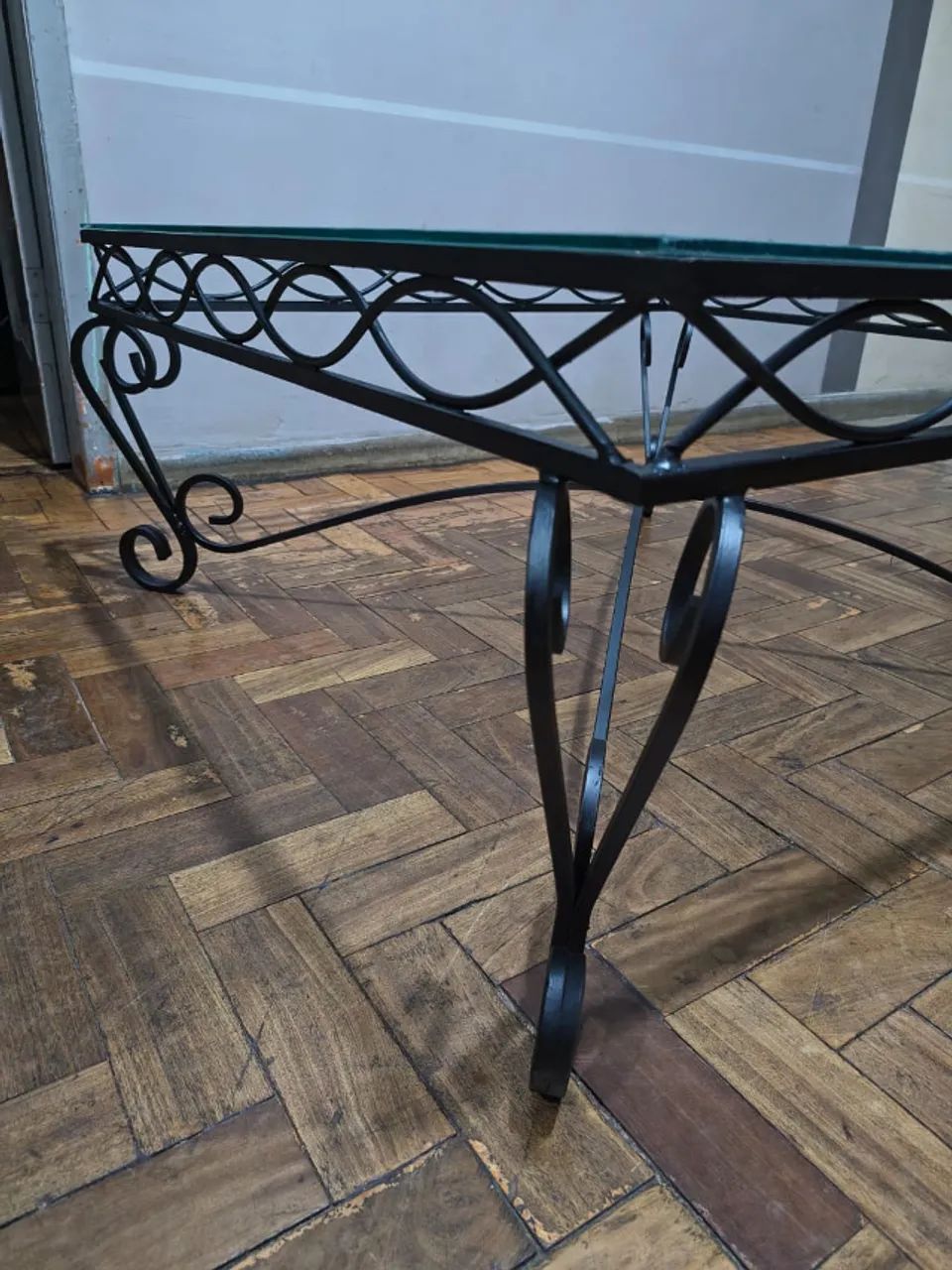 MESA DE CENTRO EM FERRO MACIÇO TAMPO DE VIDRO + BRINDE  - Foto 2
