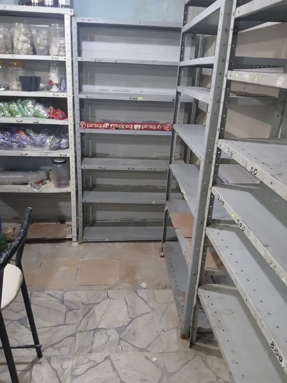 Prateleiras de ferro 