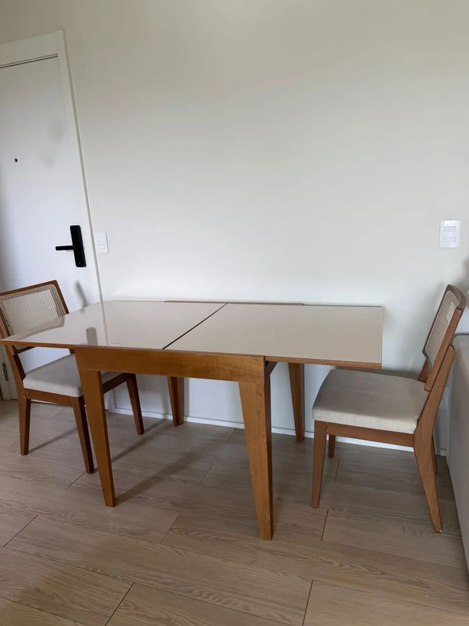 Mesa expansível com duas cadeiras - Foto 4
