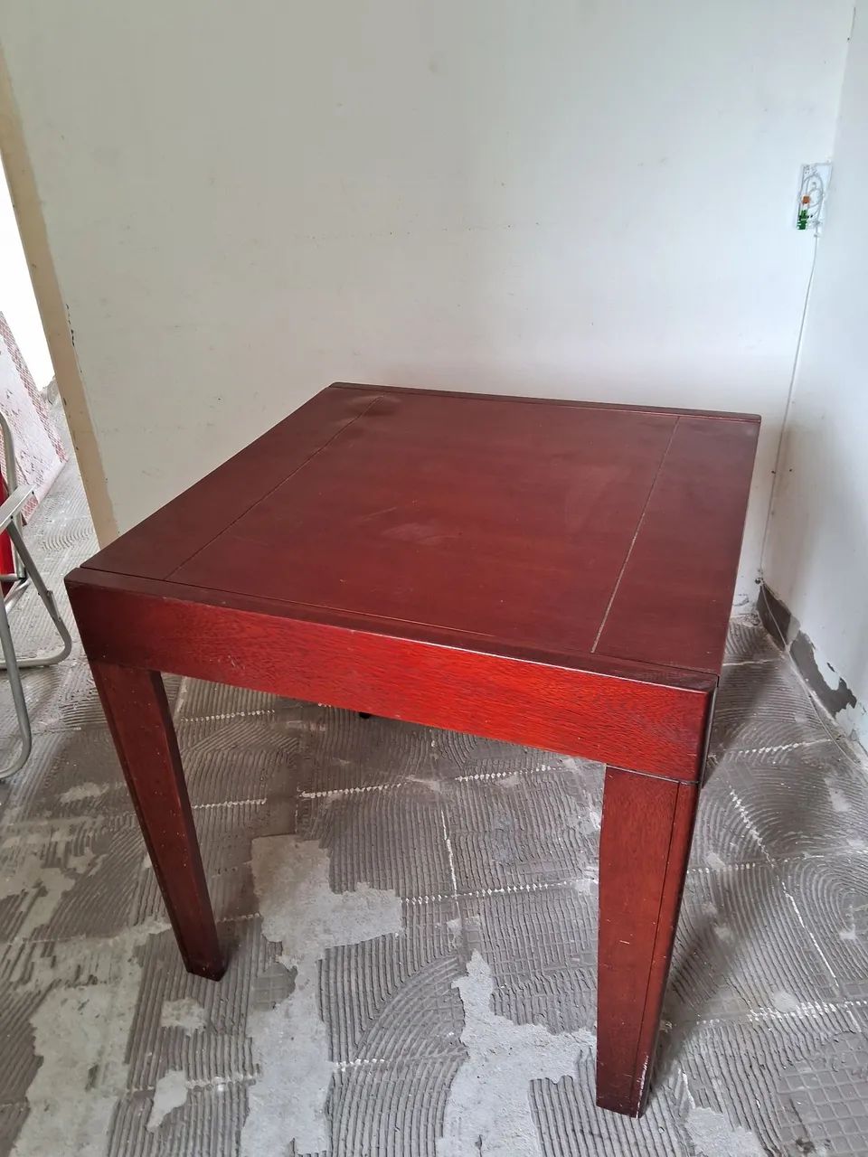 Vende-se mesa com 4 cadeiras