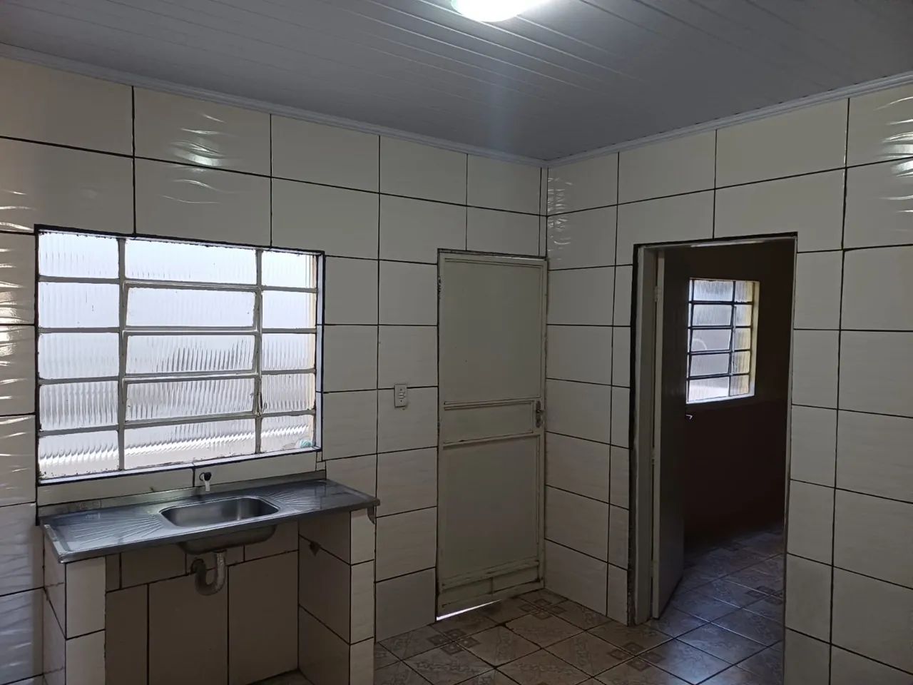 ALUGUEL CASA 03 QUARTOS