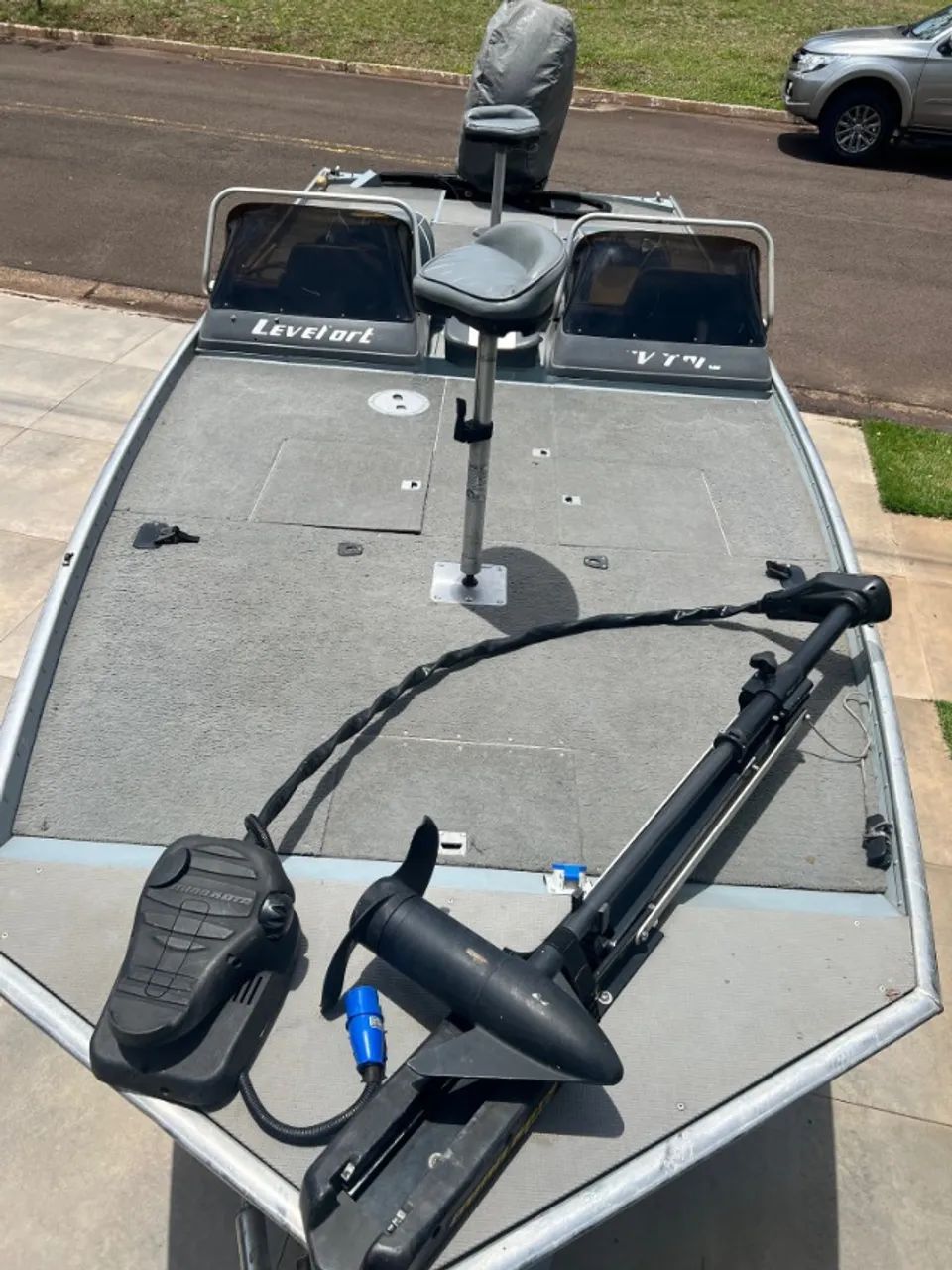 VENDO LANCHA DE PESCA BIG-SABRE - Foto 2
