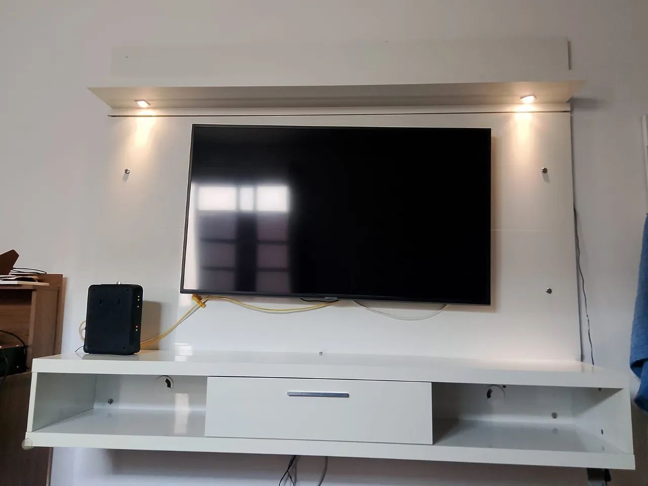 Painel com bancada suspensa<br>450,00