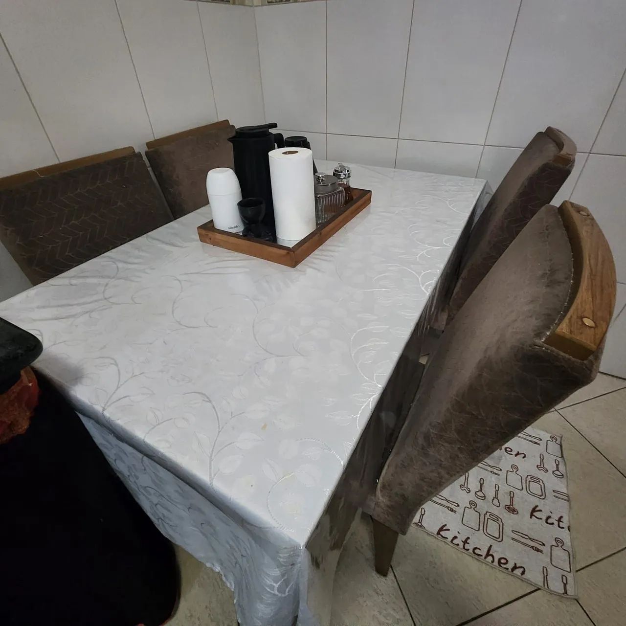 Mesa com 4 cadeiras