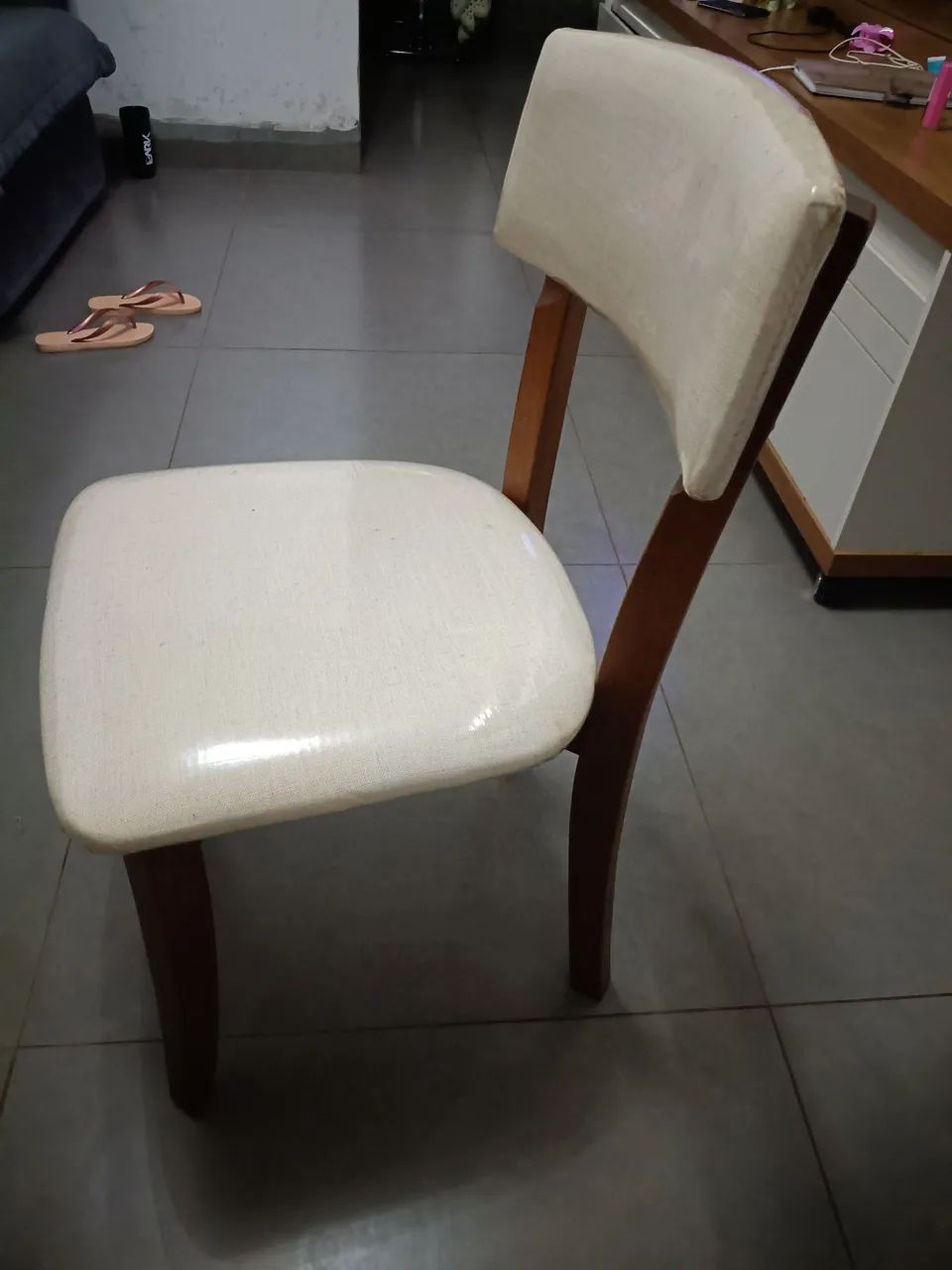 Vendo mesa de madeira com centro giratório de vidro  - Foto 2