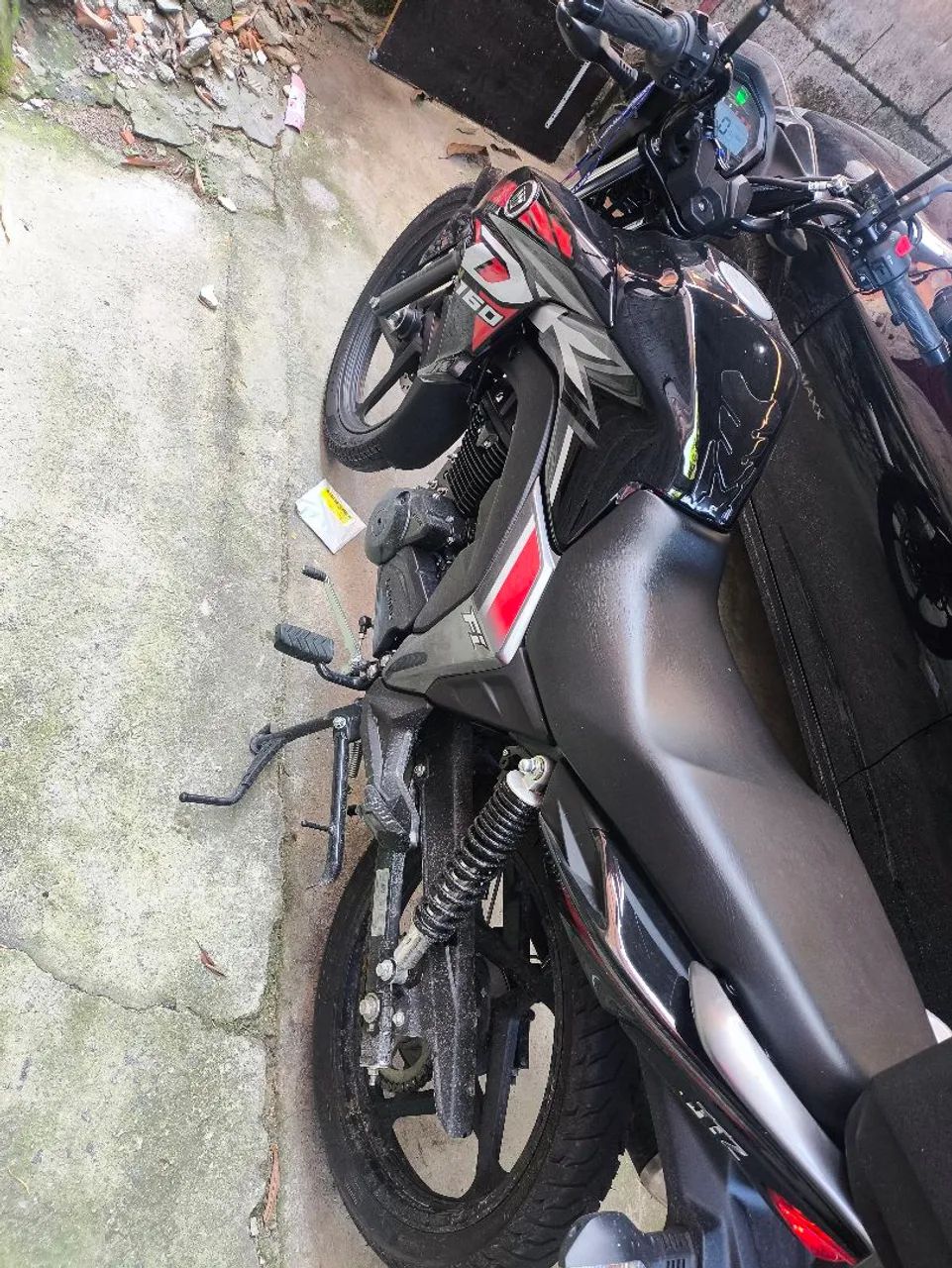 Moto muito conservada.