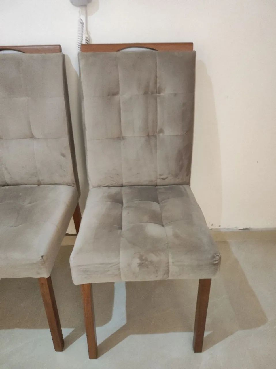 Conjunto cadeiras estofadas veludo e madeira maciça. - Foto 3