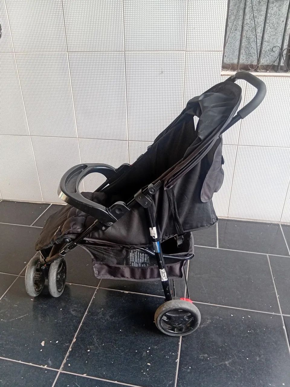 Carrinho de bebê e cercadinho - Foto 2