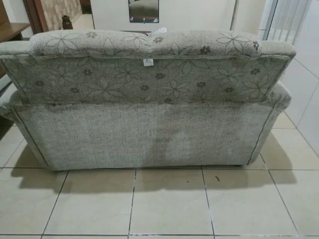 Vendo um sofá de dois lugares. - Foto 2