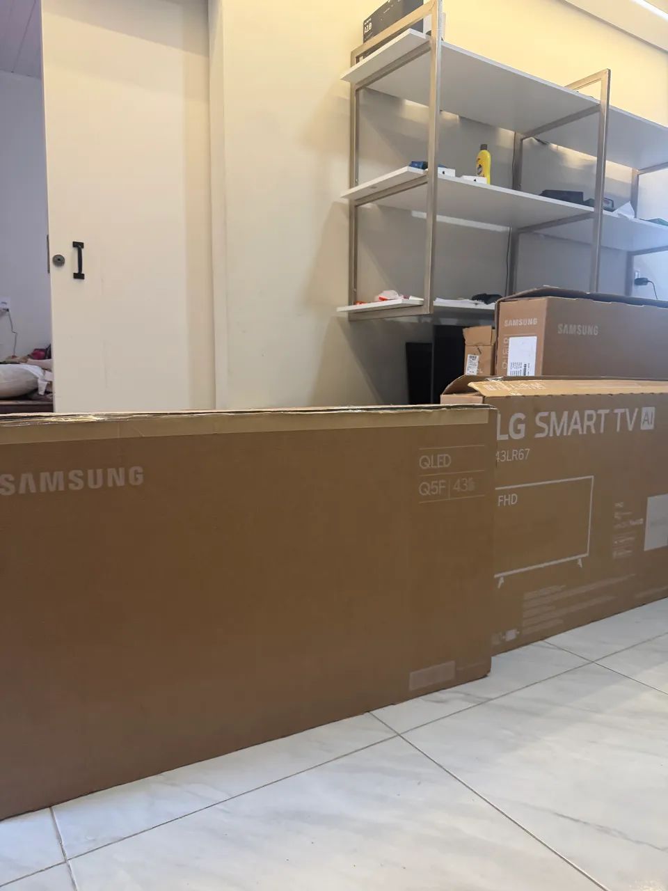 TVs 43 smart Samsung e LG mágic web os,sistemas super rápidos ,TVs novas não tem uso  - Foto 3
