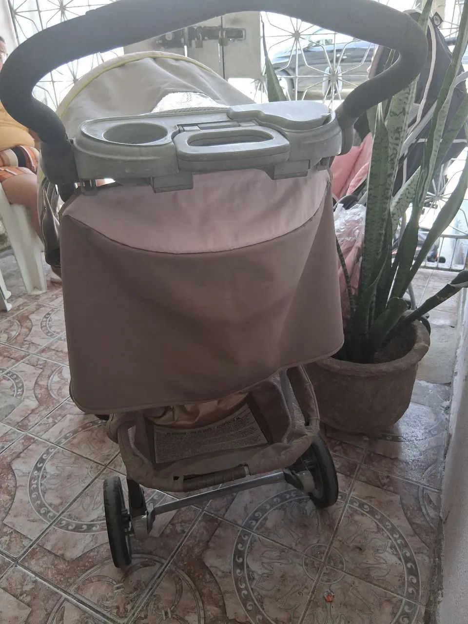 VENDO DOIS CARRINHS DE BEBÊ - Foto 4
