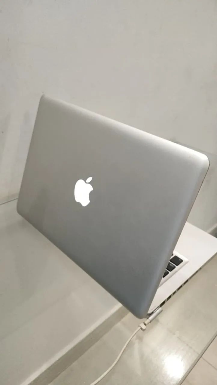 MacBook Pro 2010, Excelente Estado de conservação! Fucionando Normalmente e Vai com SSD ! - Foto 2