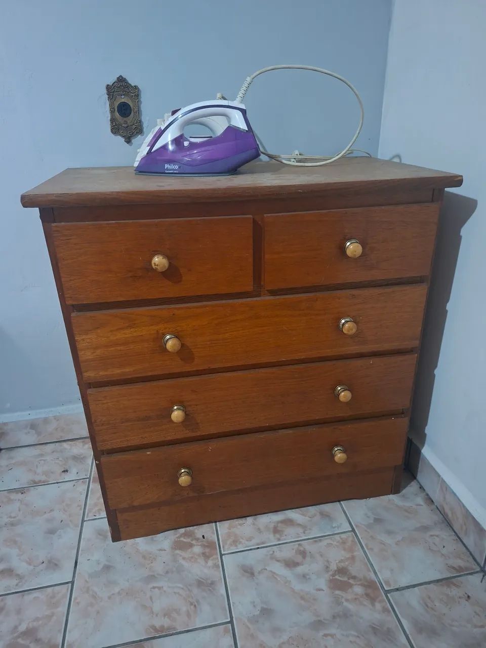 Comoda antiga de madeira  