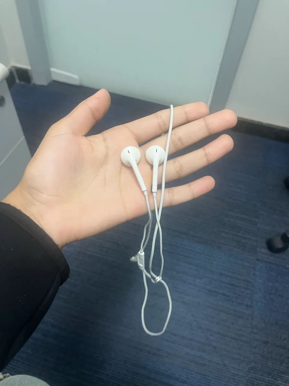 Fone de Ouvido com Fio e Microfone Conector Lightning - Foto 2