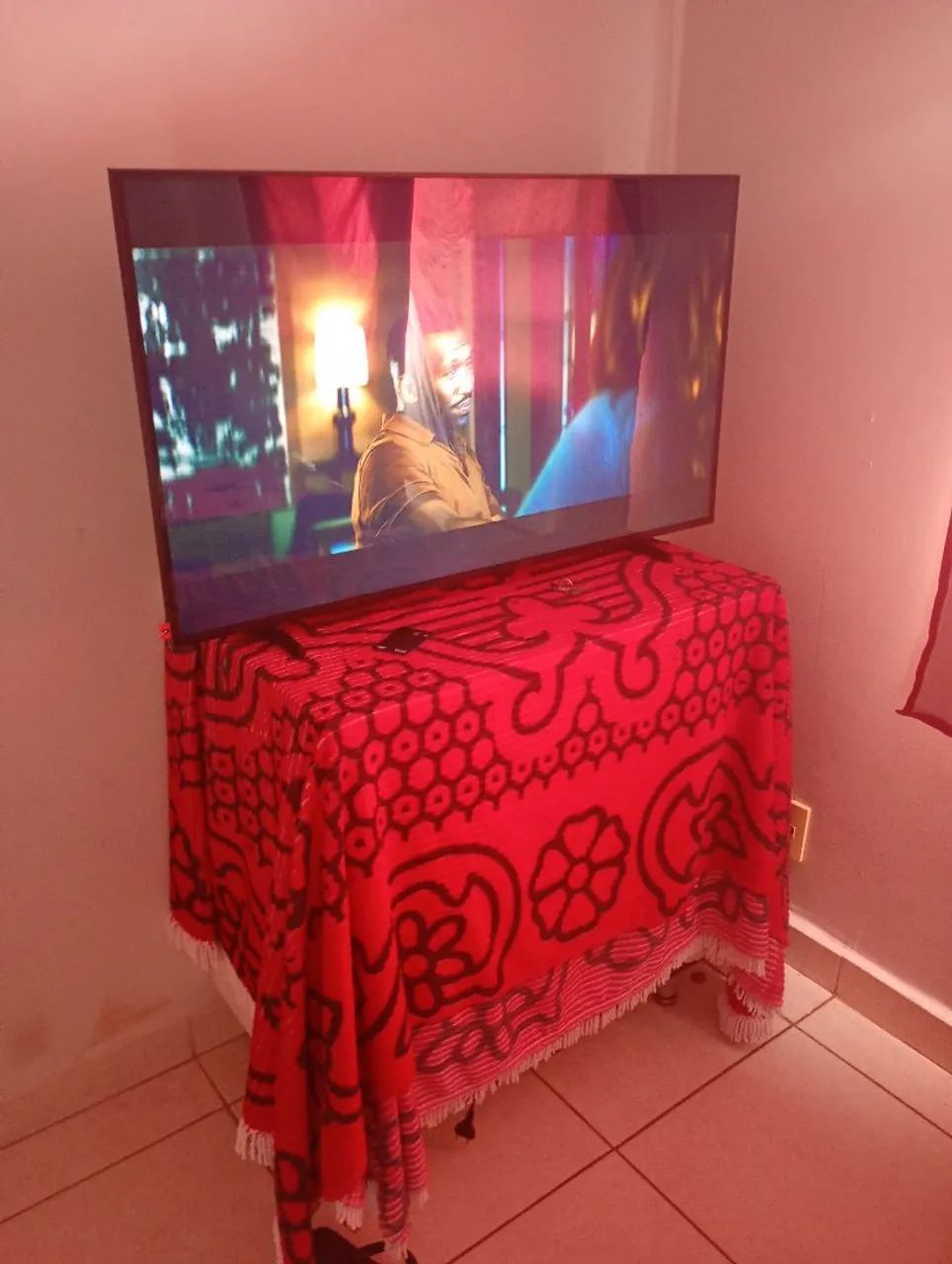 Vendo tv pra sair rápido 