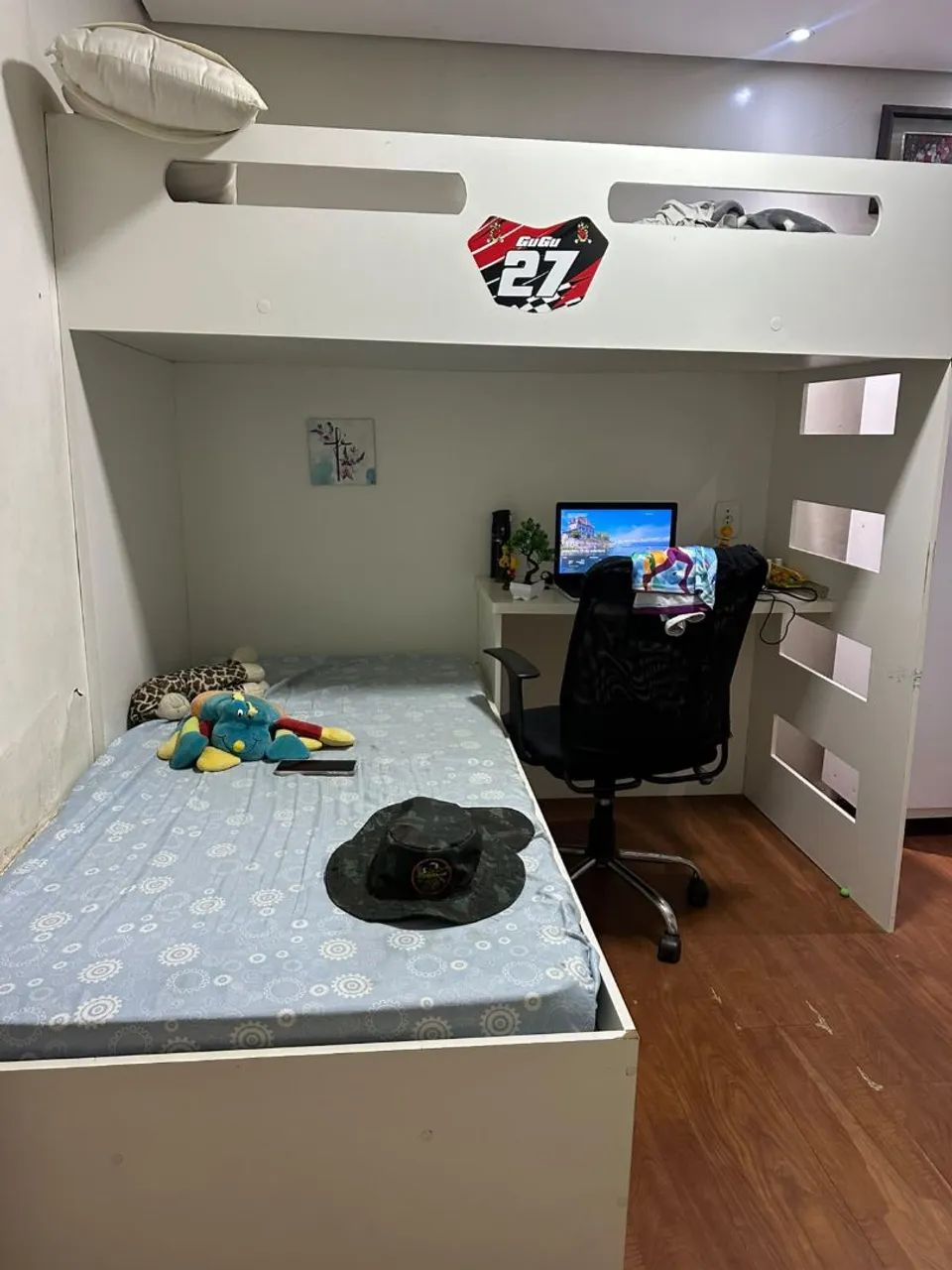 ? Cama alta com escrivaninha - R$ 850