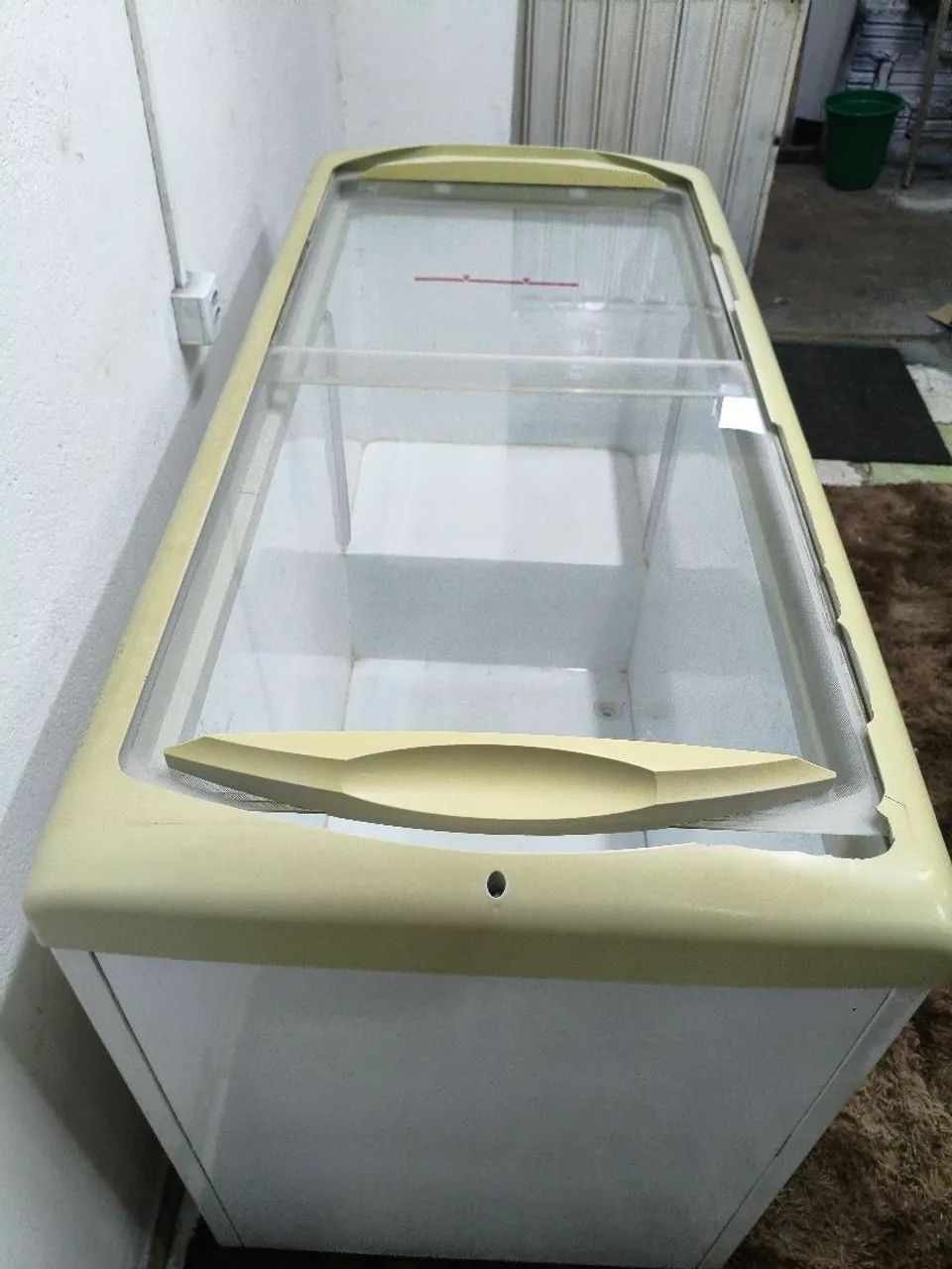 Freezer horizontal Metalfrio 336 litros  - Foto 3