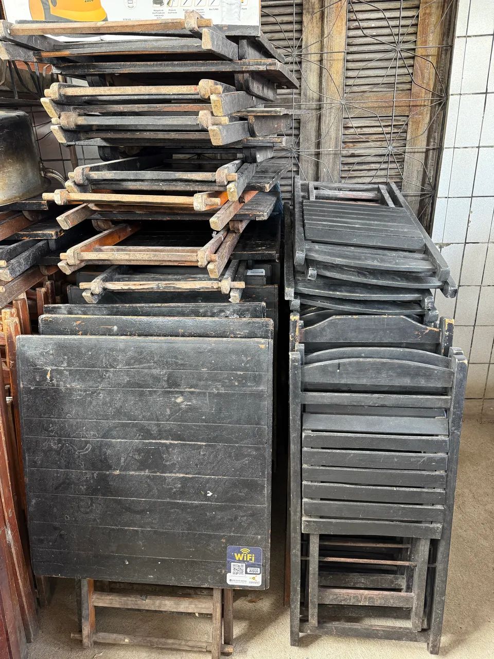 Conjunto de mesa com cadeira