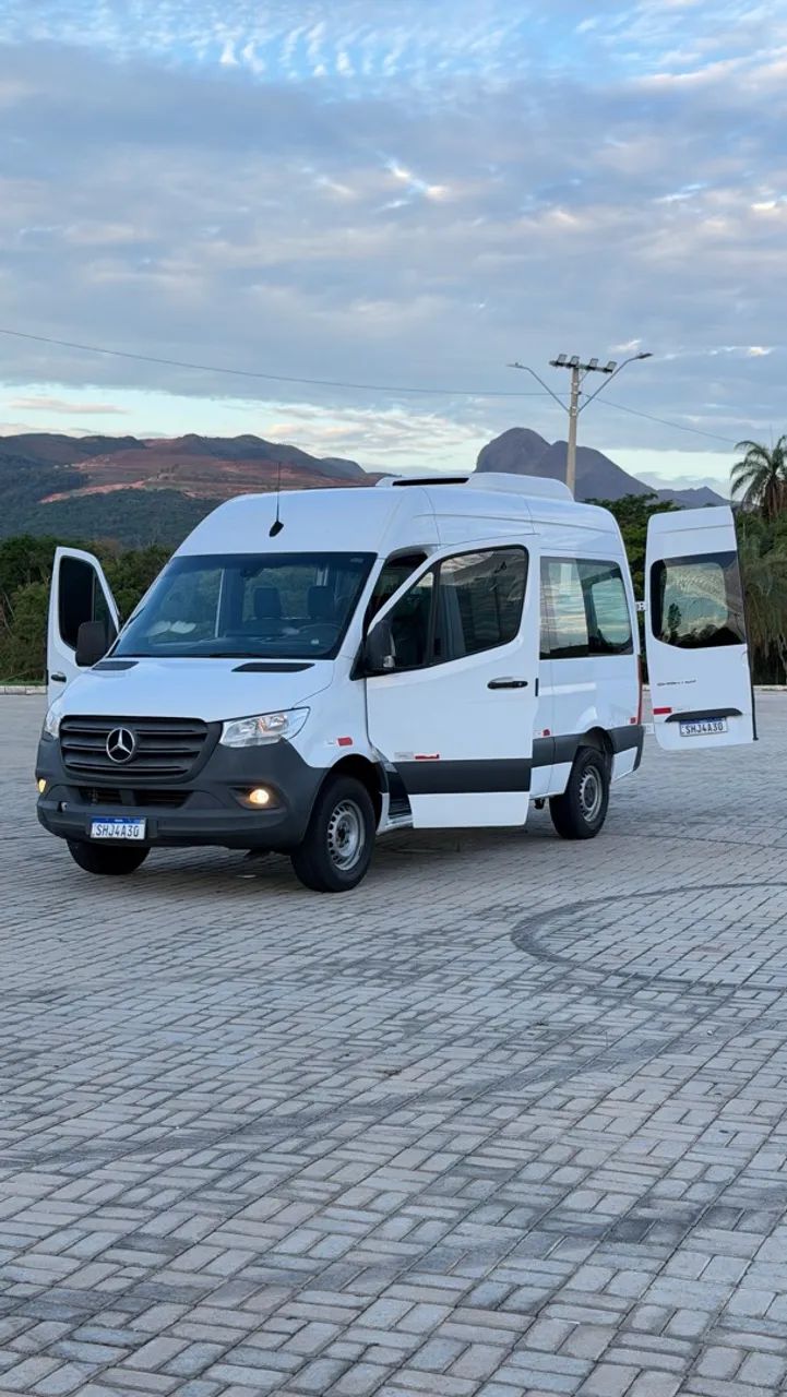 Mercedes-Benz Sprinter 417 FURGÃO L.T.A. DIESEL (E6) 2023