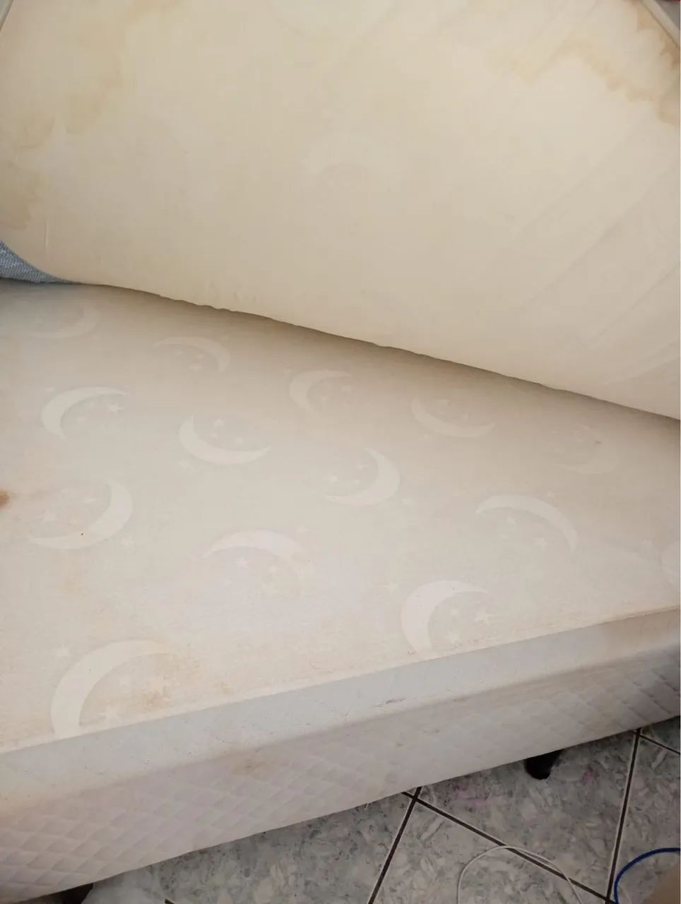 VENDO MÓVEIS CAMA, SOFÁ, COLCHÃO, MESA - Foto 2