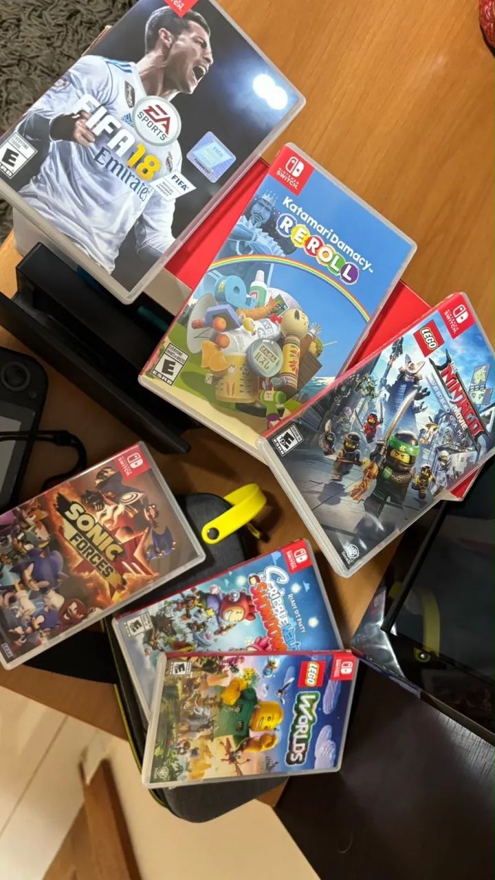 Nintendo Switch V1 com caixa e case + 6 jogos - Foto 2